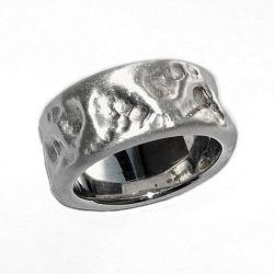 This chunky silver band has an unusual hammered design. This ring is tactile & very comfortable to wear and has approximate maximum dimensions of width 10mm & depth 3mm
