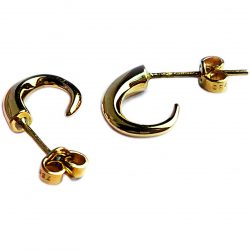 These 18ct yellow gold wiggly hoop earrings taper to a point from 4mm. They are approximately 13mm in height with a width of 4mm and depth of 10mm. The solid gold earrings come in a satin or polished finish. They are comfortable, practical and therefore perfect for everyday wear.