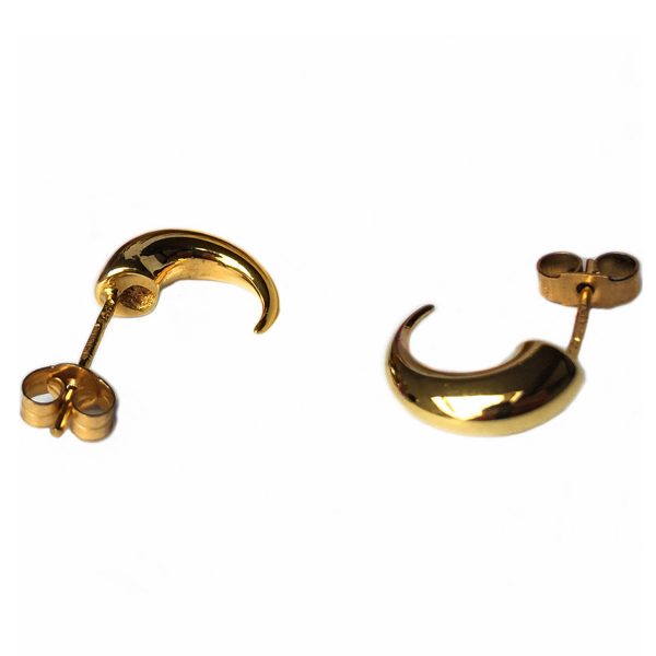 The shape and elegant curl of these tapering 18ct gold wiggly hoop earrings creates a stunning and unusual design. They can be worn as practical everyday earrings, or for special occasions. The solid gold earrings taper from 5mm.  (If you would like the earrings in 9ct and 18ct white, 9ct yellow gold, please contact us for details)