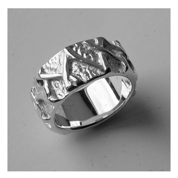 This textured silver vine band has an unusual intricate pattern with a smooth polished interior. The ring is approximately 10mm wide with a depth of 2.5mm.
