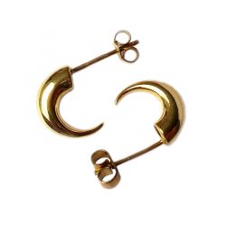 The shape and elegant curl of these tapering 18ct gold wiggly hoop earrings creates a stunning and unusual design. They can be worn as practical everyday earrings, or for special occasions. The solid gold earrings taper from 5mm.  (If you would like the earrings in 9ct and 18ct white, 9ct yellow gold, please contact us for details)