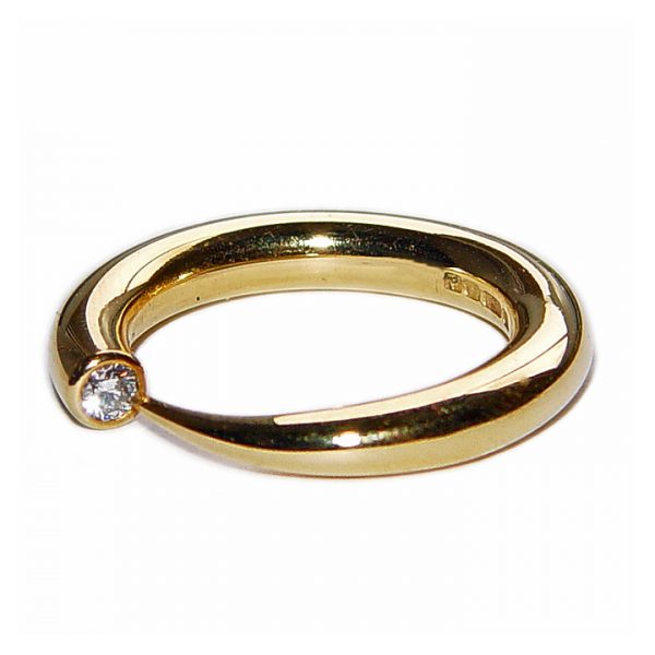 This hand forged tapering 18ct yellow gold ring is one of the original designs in Paul's timeless classic ''wiggly '' collection. The comfortable round band is end set with a brilliant diamond (VSFG quality). Dimensions:  Solid 4mm round and tapers to a point and is set with a 10pt(0.1ct) diamond. The ring is also available in 18ct white gold and platinum (prices on request).  This minimalist ring makes a perfect engagement  or eternity ring. Platinum, 9ct/18ct white gold, 9ct/ yellow gold versions with 0.1ct vsfg diamond are available on request - please contact for further details.