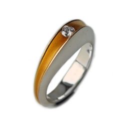10pt split shell ring. An elegant unusual silver diamond ring. A sparkling 10pt diamond (0.1ct vsfg) is trapped within the  rich 22ct gold plated interior.
