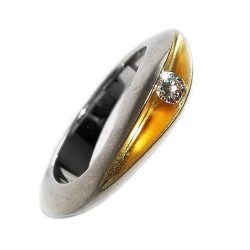 The 10pt partially split ring is an elegant unusual silver diamond ring. A sparkling diamond (0.1ct vsfg) is trapped within the rich 22ct gold plated interior. The ring is split across the top and has a solid band across the back. Approximate maximum dimensions are 5mm width & 5mm depth. 18ct white gold and 18ct yellow gold versions are also available. Please contact for further details.
