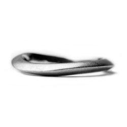 The 3mm silver shell band has been perfectly sculpted to complement the trap rings as a wedding band. The unusual solid silver organic band is approximately 3mm wide. The ring is individually handmade to order and comes in a wide range of sizes including 1/2 sizes.  Please let us know your ring size when you place your order. We use the UK/AU sizing system, however. If you have a ring size based on EU, US/Canada or any other international sizing system we can convert it. The 3mm silver shell band has a Paul Finch hallmark and conforms to the British hallmarking standard. It comes in a branded jewellery box. Cleaning instructions   For satin finish use silver dip, rinse in warm soapy water, dry thoroughly. For polished finish use silver polishing cloth/ and or silver dip. FREE Delivery The parcel will be sent out using secure Colissimo International tracked and signed for service and  requires a signature on receipt. Despatched within 1-3 working days