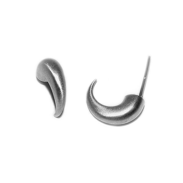 These solid silver wiggly hoop earrings taper from 5mm. Approximate dimensions are height 13mm x width 5mm x 10mm depth. They are practical and comfortable therefore ideal for everyday wear.